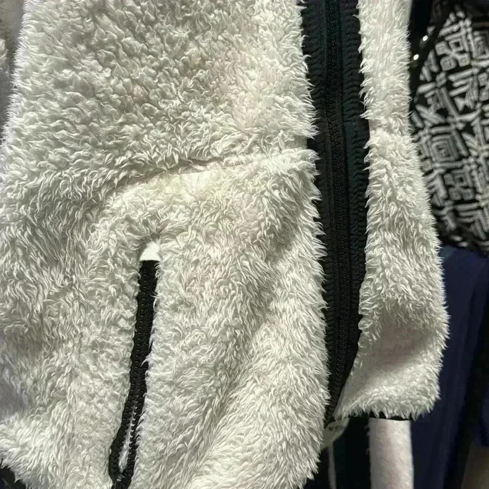 Calvin Klein Performance Sherpa - Picture 6 of 12